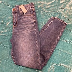 NWT! AE Skinny Jeans 🤍⭐️